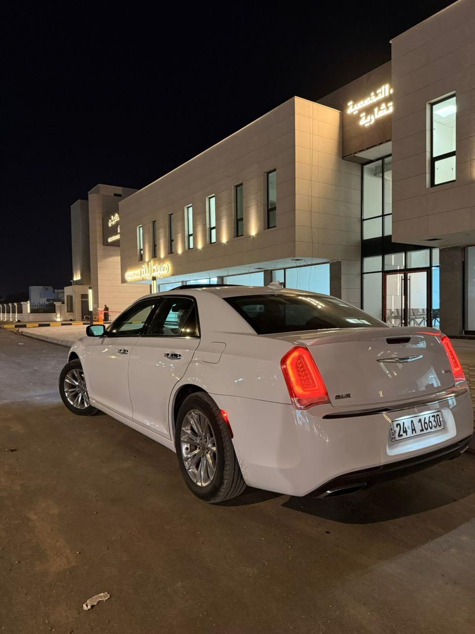 الموديل : 2016  . (كندي) . 📦

العداد : 1. 100000ميل ✅
              ✅
المحرك : V6 . 3.6L .  : 3. 

 
المواصفات :🔥
* پانوراما . 
*. 
* . 
* . 
* مصابيح امامية زنون مع LED . 
* ويل قياس 18 مكسكي  أنج . 
* حساسات خلفية . 
* شاشه كبيرة مع نظام ملاحة نفكيشن GPS .
* سستم صوت الپاين مع سماعات بريميوم .
* مقصورة الركاب من الجلد الفاخر .  
* المقاعد الأمامية كهربائية . 
* ذاكرة لحفظ وضعيات الجلوس (ميموري) . 
* مقاعد أمامية تبريد وتدفئة . 
* مقاعد خلفية تدفئة . 
* تشغيل عن بعد . 
* ستيرن كهربائي . 
* تدفئة ستيرن . 
* محدد سرعة . 
* تلفون بلوتوث . 
* كاميرا خلفية .
* مرايا متحسسة للاضاءة العالية .
 . 
* دخول ذكي (بصمة) .
  

⚠️

الرقم  دهوك بسمي تحويل مباشر او وكالة 
مكان السيارة 📍دوانيه ***********
