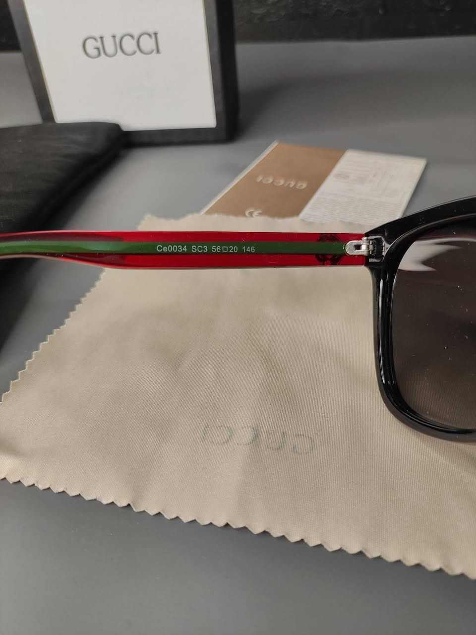 تألق بإطلالة تخطف الأنظار مع نظارات "GUCCI" الفاخرة، مزيج مثالي بين الفخامة والأناقة العصرية التي تستحقها.


**إذا كنت صاحب هذا الإعلان وتريد حذفه لأي سبب، رجاءا أرسل رسالة إلى الدعم الفني**