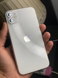 ايفون 11 ذاكره128 بطاريه 95 جهاز نضيف ممبدل بي كلشي  سعر 375 الف وبي م...