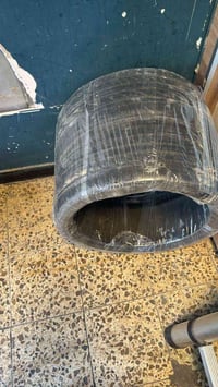 للبيع زوج تايرات   نضيفات ڪلش ممشدودات لان مكعدن ؏ سيارتي 225/40/19  س...