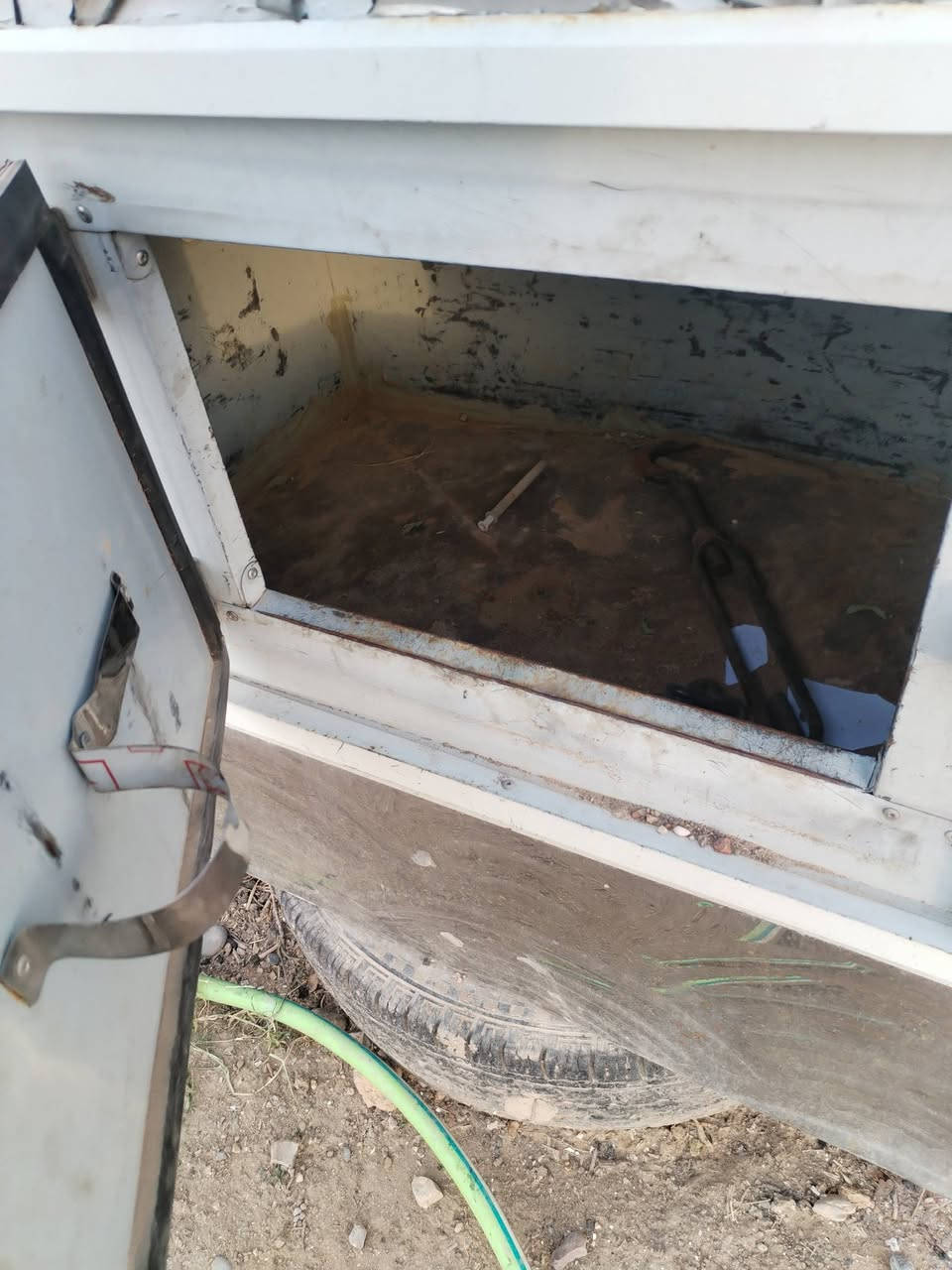 البيع ثلاجه طول متر
وعرض ٧٥
***********
