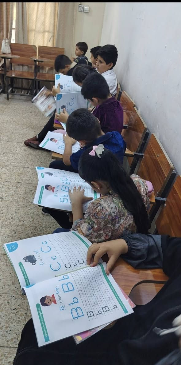 البدايات الجميلة دائمًا تصنع فارقًا كبيرًا! 
 #تم بحمد #الله #انطلاق كورس (القراءة، الكتابة، والمحادثة) في أكاديمية كامبريدج. ننطلق نحو تطوير مهاراتهم خطوة بخطوة للوصول إلى الاحتراف في اللغة الإنجليزية. 🚀📚
​الفيديو من أولى خطواتنا اليوم.. القادم أفضل وأقوى بإذن الله! 🤍
​#أكاديمية_كامبريدج #تطوير_ذات #لغة_إنجليزية #كورسات #عفك
