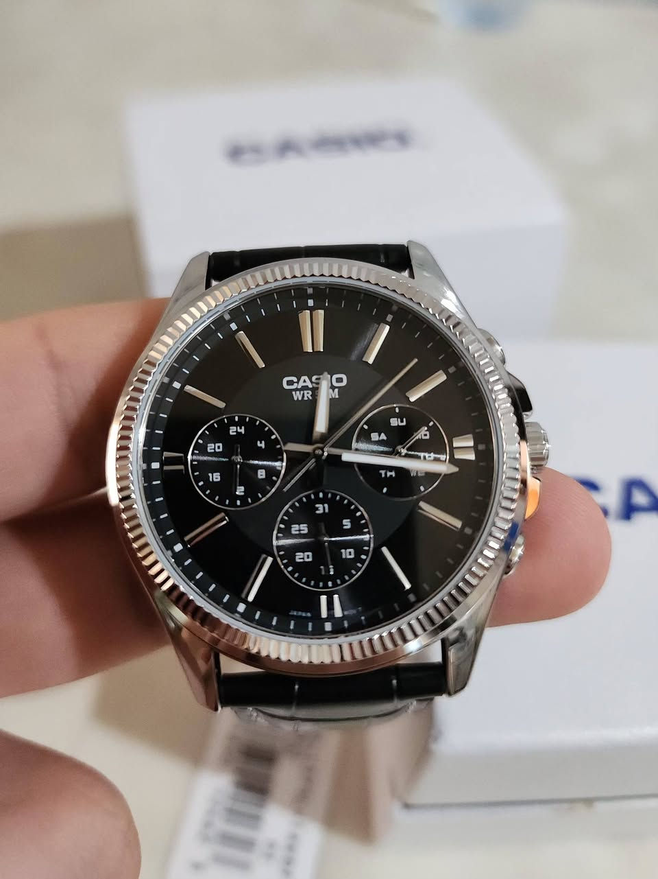 السلام عليكم
للبيع ساعه كاسيو CASIO 
جديدة لوك غير مستخدم.
حجم 42 مم /سير جلد طبيعي.
3 اقراص سناتر (التاريخ/ اليوم/ 24 ساعه)
سعر 110 الف.
مكاني بغداد /يوجد خدمة توصيل.


**إذا كنت صاحب هذا الإعلان وتريد حذفه لأي سبب، رجاءا أرسل رسالة إلى الدعم الفني**