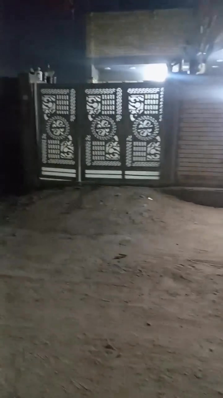 بيت للبيع في منطقة حي الإمامين على السياحي بناء جديد صارله تقريبن من كمل 11 شهر مساحته 200 متر السعر 110 و تفاصيله بل فيديو رقم الهاتف ***********
