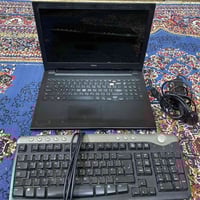 لابتوب دل • ويندوز ١٠ برو • خطوط بالشاشة