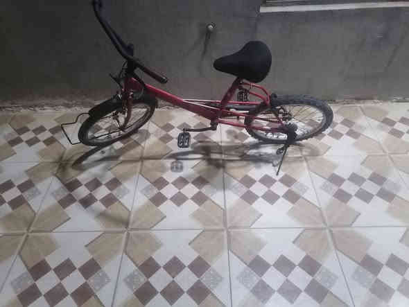 بايسكلين باله كلش نضيفات للبيع الأبيض حجم ٢٦ سعر ٨٠الف الأحمر حجم ٢٠ سعره ٤٥الف ***********
