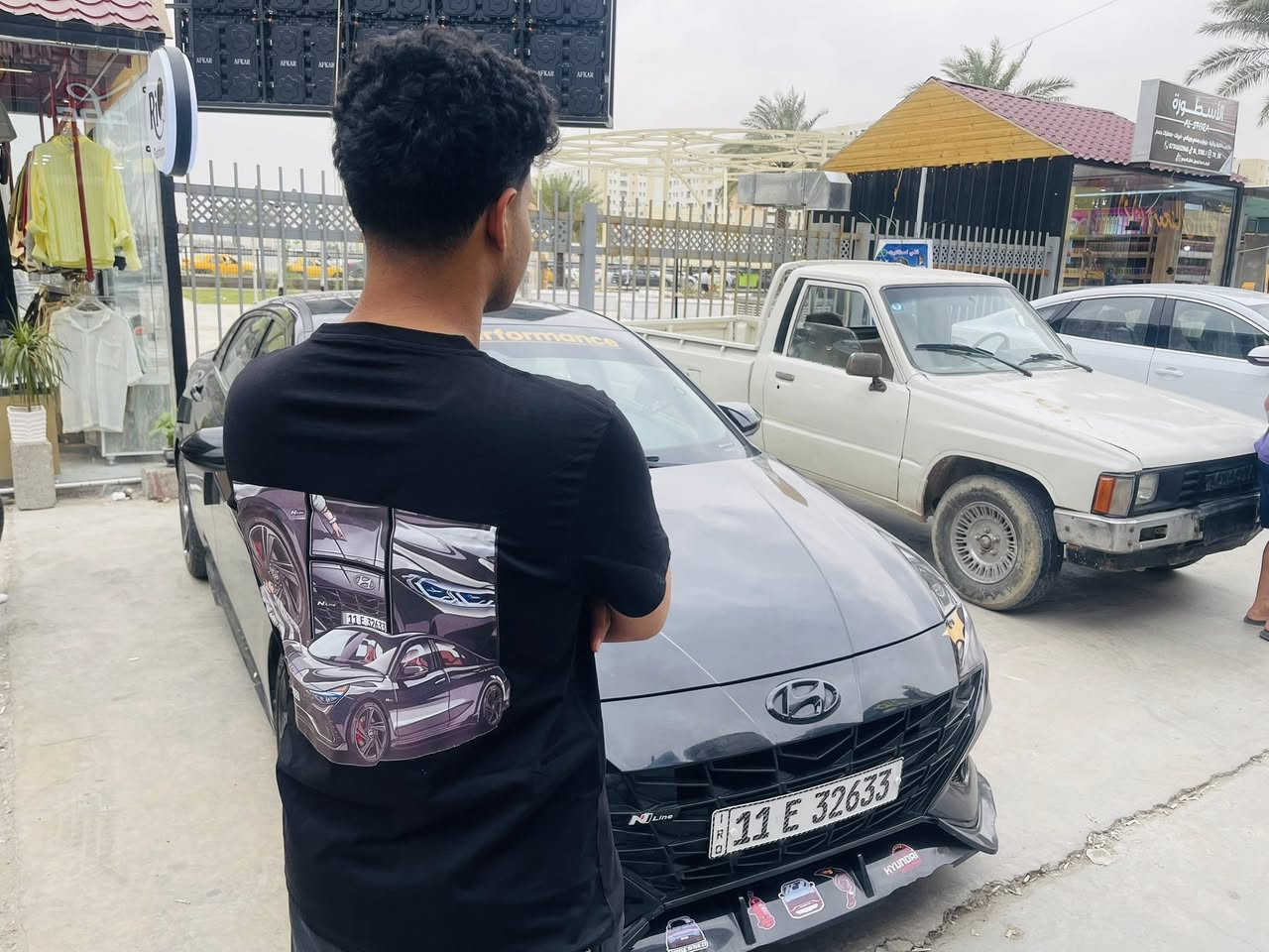 ⸻

🚗 Hyundai Elantra N Line 2022 – فل مواصفات 🚗

🔧 المواصفات الميكانيكية:

* محرك 1.6 لتر تيربو
* قوة تقريباً 201 حصان
* قير أوتوماتيك دبل كلتش 7 سرعات
* وضعيات قيادة (Eco / Normal / Sport)
* نظام أوتو ستوب (توفير وقود)

🛡️ أنظمة الأمان:

* رادار أمامي (تحذير واصطدام + فرملة تلقائية)
* رادار جانبي (نقطة عمياء)
* رادار خلفي
* كروز كنترول ذكي (يثبت السرعة ويوقف تلقائي)
* نظام المحافظة على المسار (Lane Assist)
* نظام التنبيه من الخروج عن المسار
* حساسات أمامية وخلفية
* حساسات بالمرايات

✨ المواصفات الخارجية:

* إنارة ترحيبية
* مرايات كهرباء + طي مرايات
* إضاءة LED أمامي وخلفي
* جنوط سبور أصلية
* فتحة سقف

🪑 المواصفات الداخلية:

* تشغيل بصمة
* دخول ذكي (بصمة أبواب)
* شاشة وسطية كبيرة
* ربط Apple CarPlay و Android Auto
* كاميرا خلفية
* مقاعد سبور مريحة
* تحكم من المقود
* نظام صوتي ممتاز

🔥 الإضافات:

* دبات HD Power (صوت رياضي مرتب)
* كنترول فتح وغلق (ريموت)

📌 معلومات السيارة:

* اللون: أسود 🖤
* الممشى: 72 ألف 
* مكفولة
* نظيفة جداً
* حادث قطعة وحدة (جاملخ خلفي فقط)
 مُـكان السياره بَغـداد بسمايه رقم الهاتف***********
مكفوله السياره ونضيفه جدا امانه اللّٰـه  سبب البيع اريد اخذ النترهN

واذا اكو مرواس بالنتره N اراوس ماكو اي مشكله
السعر 160 وبيها مجال  رقم الشاصي مرفق مع الصور

