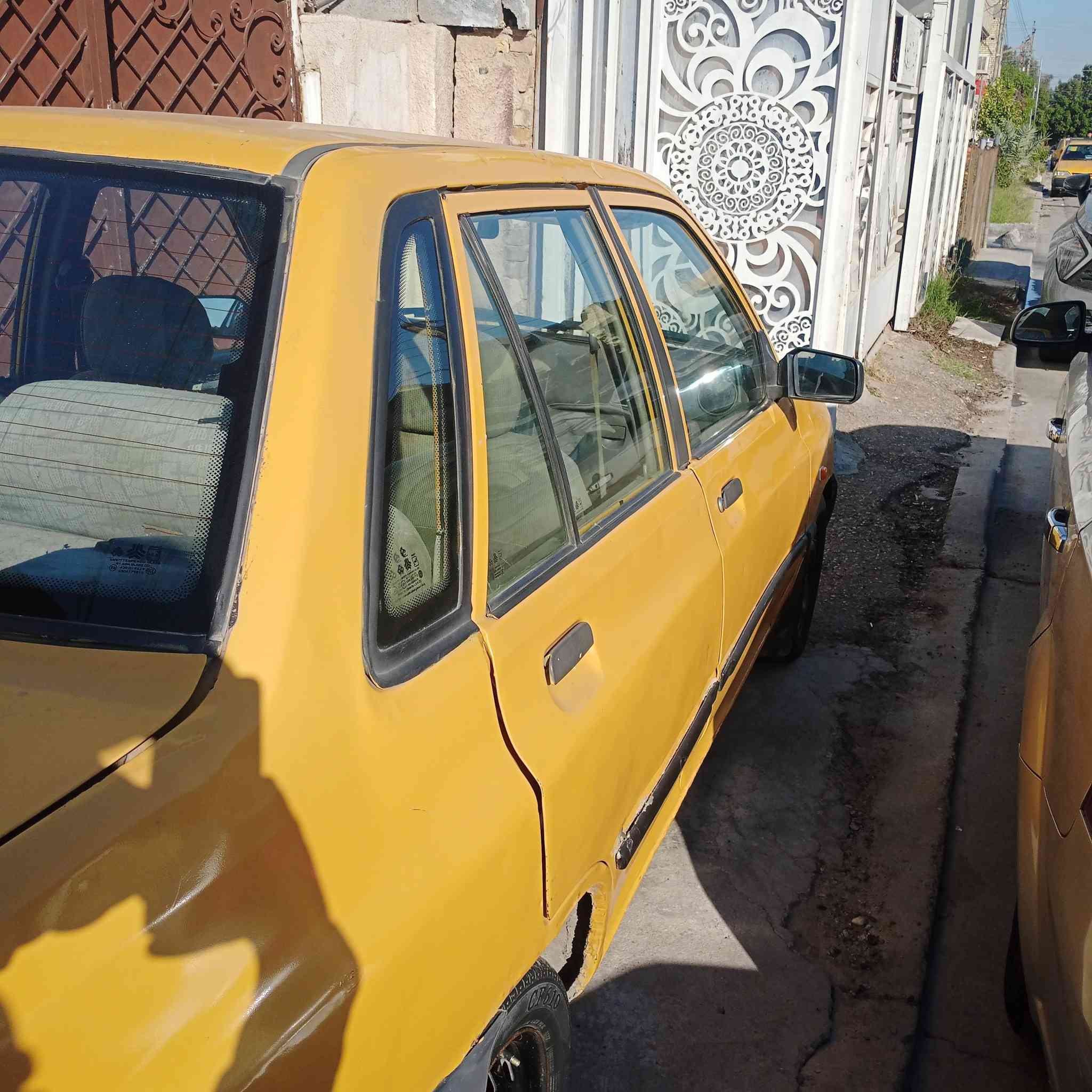 موديل 12 
رقم بغداد جديد 
هيئه مصفره 
كير نضيف 
محرك بدايه لاسيك ولف 
كهربائيات كلهه شغاله 
حادثهه جاملغ خلفي ورى السائق 
***********
حي العامل (فقط اتصال متواجد )
