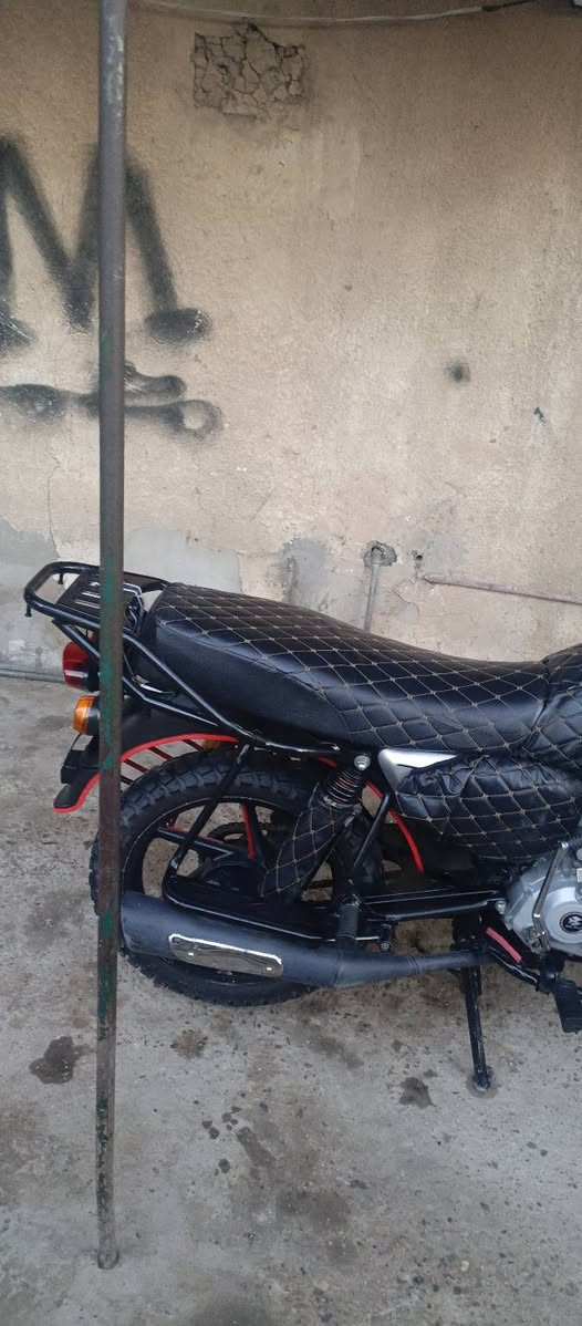 السلام عليكم دراجة بوكسر مرقم لوحات انگليزي بأسمي الدراجة موديل 2023دراجة مرتبة بس المكينة بيهة خيط بخار رايدهة ب2مليونين وبيهة مجال مكاني بغداد ابوغريب للاستفسار خاص او واتساب***********
