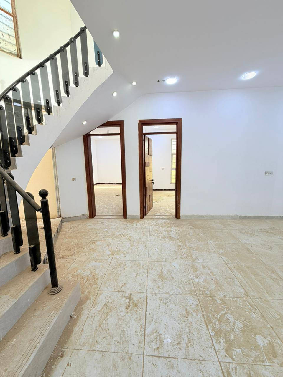 بيت للبيع طابو زراعي سند ٢٥ مداور بأسم المشتري ✅
📌العنوان : مجمع حيدر الحاج هندي حولي الخصيمة ✅

المساحة 200 متر 🏠
🧱بناء حديث كونكريت مسلح درجة أولى قريب ع الشارع الرئيسي للمجمع ✅
يحتوي على غرفتين وصالة واستقبال ومطبخ وصحيات 

سعر مناسب بالنسبة لباقي بيوت المجمع 💥

للاستفسار الاتصال على الرقم
*********** واتساب
