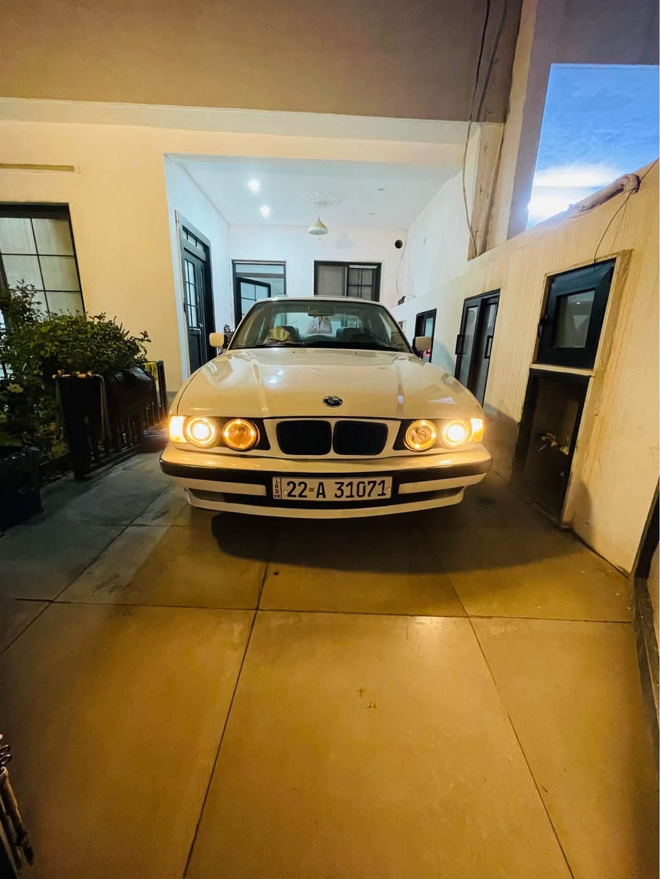 ‎بى ام ٥٢٥ توماتيك سلايد بى سبوغ كرايته پيش گه وره بسته ك معجونى هه يه سه ر چاملغى پشته وه***********‎ أربيل, العراق
