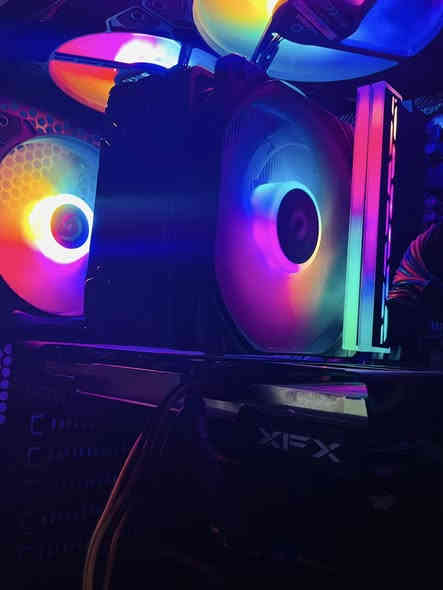 السلام عليكم 
CPU : R5 5500 RAYZN 
GPU : RX 6600 8GB XFX 2FAN 
M.P : B450 ASUS M-K II 
RAM : GAMEONE 16GB 8*2 3600MHZ RGB
HARD  : SSD 256GB 
FAN : AIR COOLER DEEP COOL 
P.S : WARRIOR AK 700W
FAN : DEEPCOOL 3 RGB
للبيع السعر 650 وبيهاا مجال استعمال قليل كلش سبب البيع طالب سادس ابيع بس الكيس 
***********واتساب
