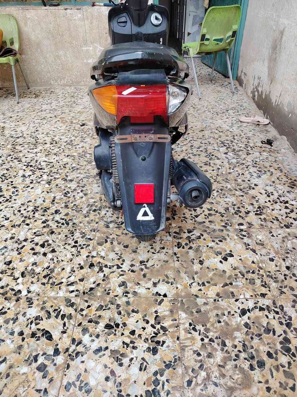 السلام عليكم من رخصة الادمن سكنس نثيه ياباني سرعه 110مكينه مكفوله ناعمه وخرسه نكره سلف وهند بكل وقت بس تفتح سويج اقل ديره تشتغل كهربائيات كلها شغاله كيلو متر اكف بريكات ثنين شغالات سطاب لايت تجي تكلب وشوف سرعه معدل شلعه حلوه ودراجه ناعمه الكفر الأمامي ومال الاشاره نكسرن وذبيتهن بس الصفاح جددالسعر 250وبيهه مجال قليل مكاني بغداد البلديات وهذ رقمي ***********الشراي يتصل اخوان كل التفاصيل مذكوره لحد يجي ويكول شبيهه الدراجه جاهزه عده الكفر الأمامي ومال الاشاره واسف على الاطاله
