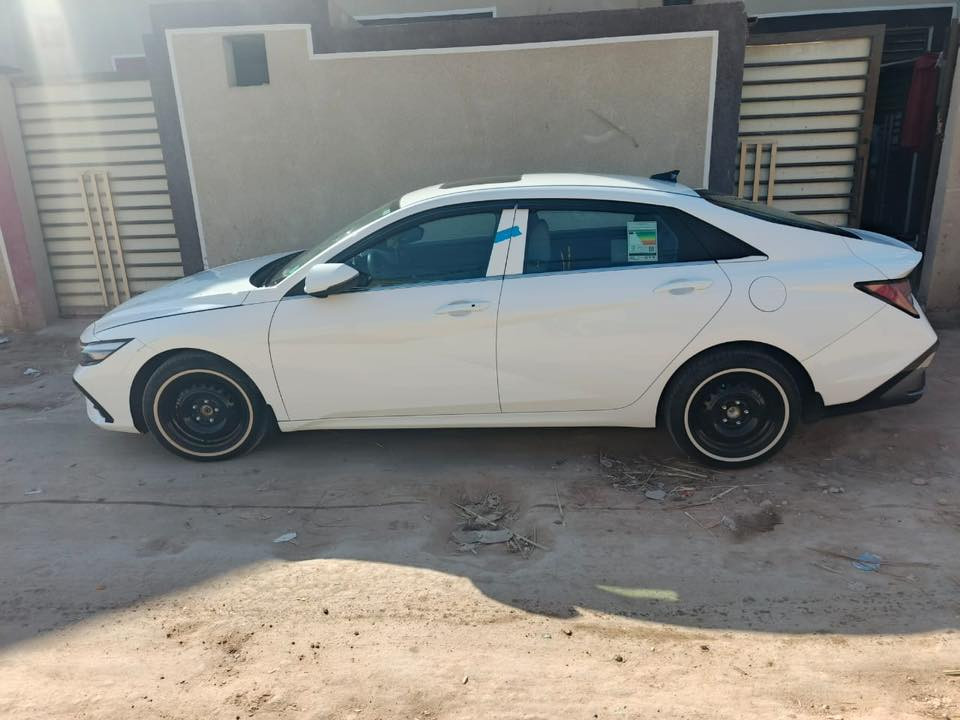 سلام عليكم انتره للبيع مديل 24
ماشيه27
سياره نضيفه كفاله عامه 
مكاني كربلاء شهداء المواظفين 
***********
