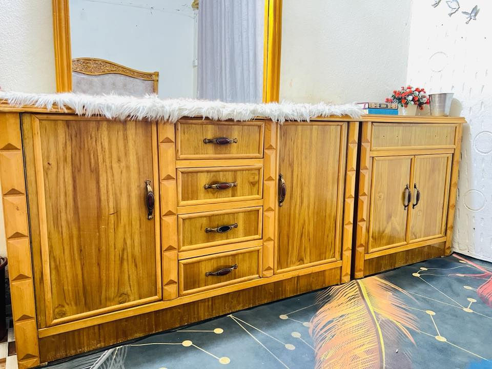 غرفة أخشاب مستخدمة  للبيع
السلام عليكم 

للبيع ..غرفة أخشاب شغل عراقي مستخدمة 
السعر مليون.
***********
