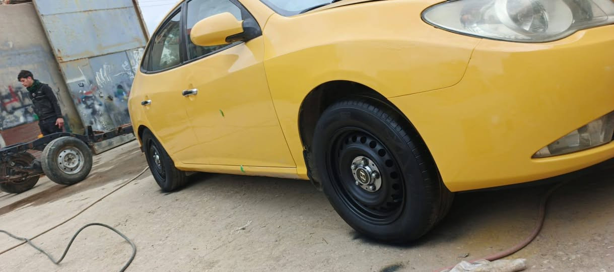 السلام عليكم الانتره كوري موديل 2010 بسمي هزه جديده رقم جديد بيها جملغ اليمين واليسار امبدل بدون دواخل وبيها طخه جملغ الوره اشوي تبريد ثلج ❄محرك وكير شرط طخمها جديد تايرات جديد خاص مارد خابر وتدلل اني حاضر السعر 100ورقه وبيها مجال *********** ><*********** مكاني موصل حي الانتصار
