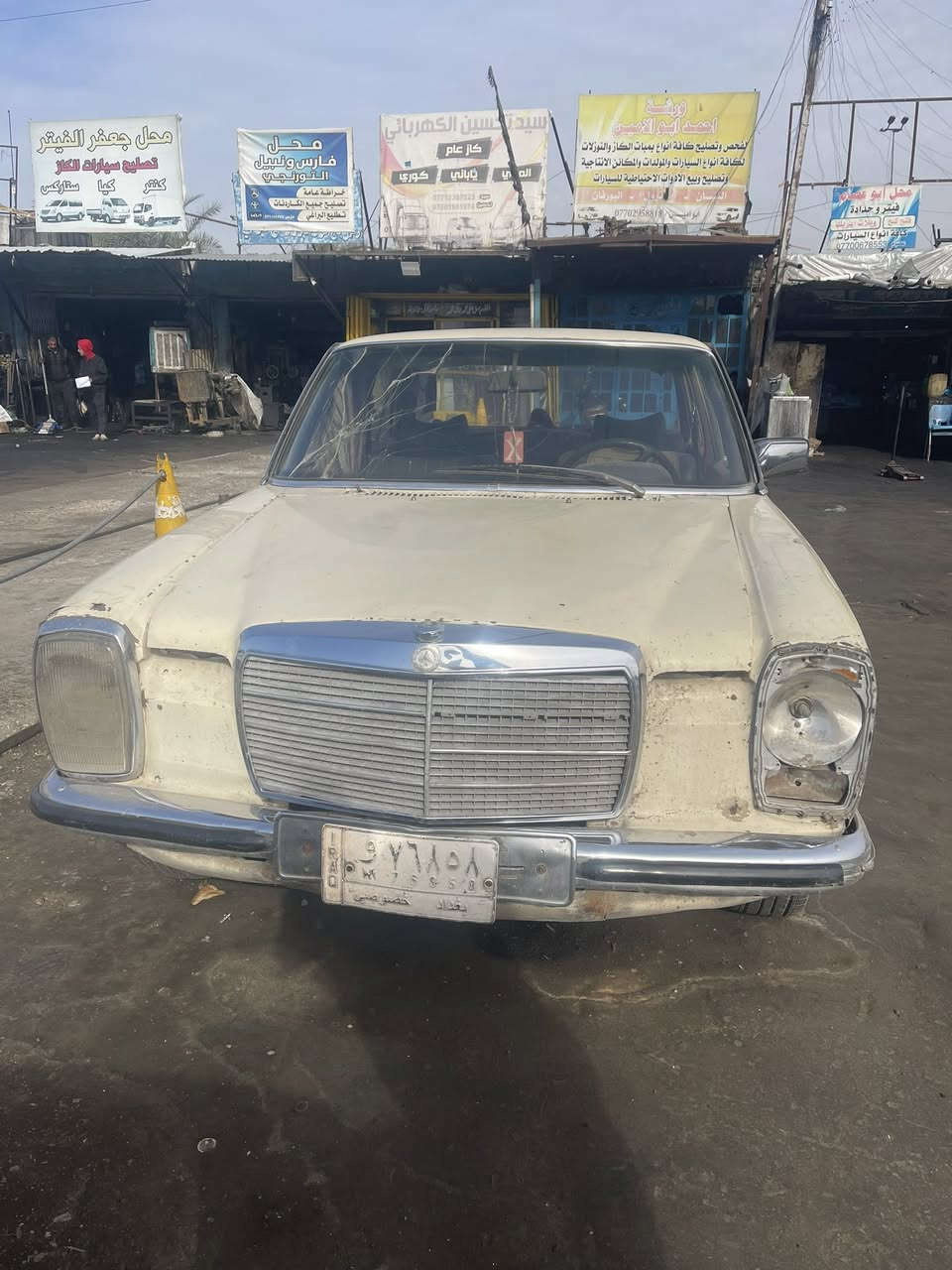 سلام عليكم مارسدس بتره مديل 1976 مكينه مجفته جديد مكان بغداد شيخ عمر رقم الهاتف ***********
