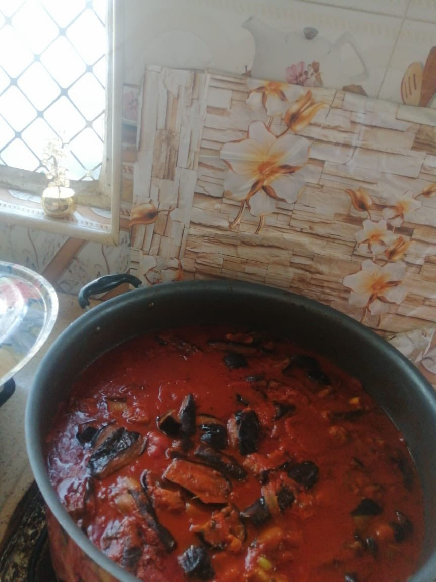 السلام عليكم اني طباخ اطبخ اعراس فواتح كافه المناسبات والعزائم تجهيز عزائم  للتواصل ***********
