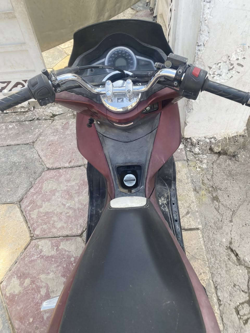 بي سي اكس يابانيه خوان  دراجه حلوه.
ومرتبه مكينه زلال 11 وبيه مجال بصيطط

هـ ***********
