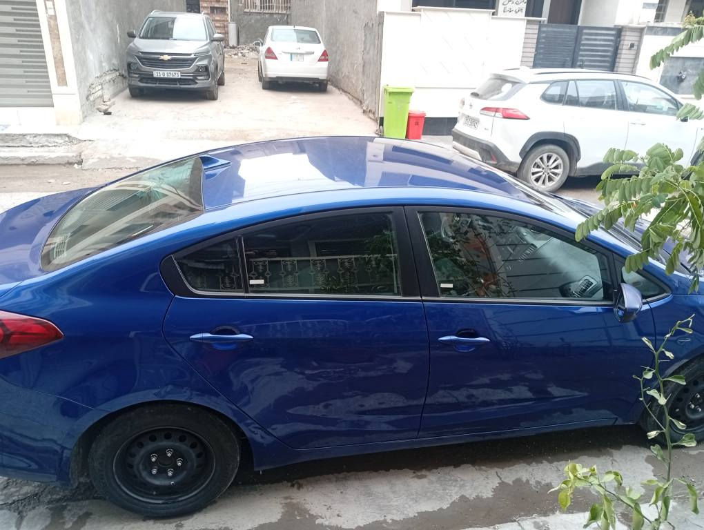 السلام عليكم ورحمه الله 
كيا فورتي وارد أمريكي 2017 مكينة دوش 2000cc ضرره حافة البنيد والجاملغ جه السائق البنيد بلاد لوك لا صبغ ولا تبديل بالعراق بيه بابين صبغ يعني كل الصبغ الي بالسيارة 3 قطع و شبر السيارة ليبل واحد مكينة وكير خير من الله ترايك وين ما تريد سعره 115 وبيه مجال 
واتساب 
***********
*********** بغداد, العراق
