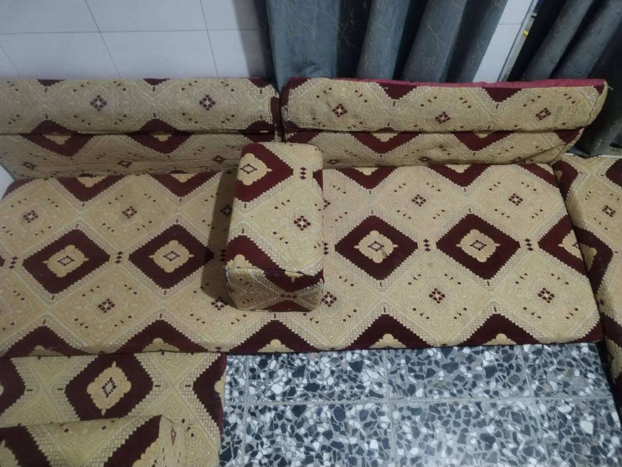 جلسه عربيه ٧ دواشك ١٤ متر سعرها ١٦٥ مكانها نجف حي ميسان مقابيل العسكري *********** بيه وتساب النجف, العراق
