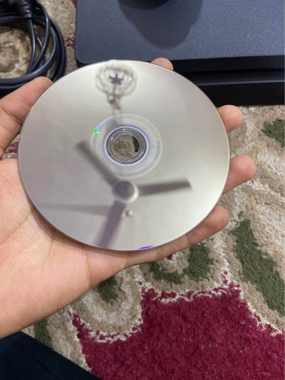 سلام عليكم بليستيشن 4 سلم 500GB بلي نضيف اي خلل مابي الله شاهد عليه فقط مبدل معجون حراري فقط وياه جوستك وكيبل تشغيل وقرص gta وبي حساب منزل بيس 25 البلي تجي تفحصه يمي والك بي ضمان غير هاذ شي يرجع 
السعر 175 وبي مجال حق الجيه 
مكاني البصرة الجمعيات الاولى
[***********] البصرة, العراق
