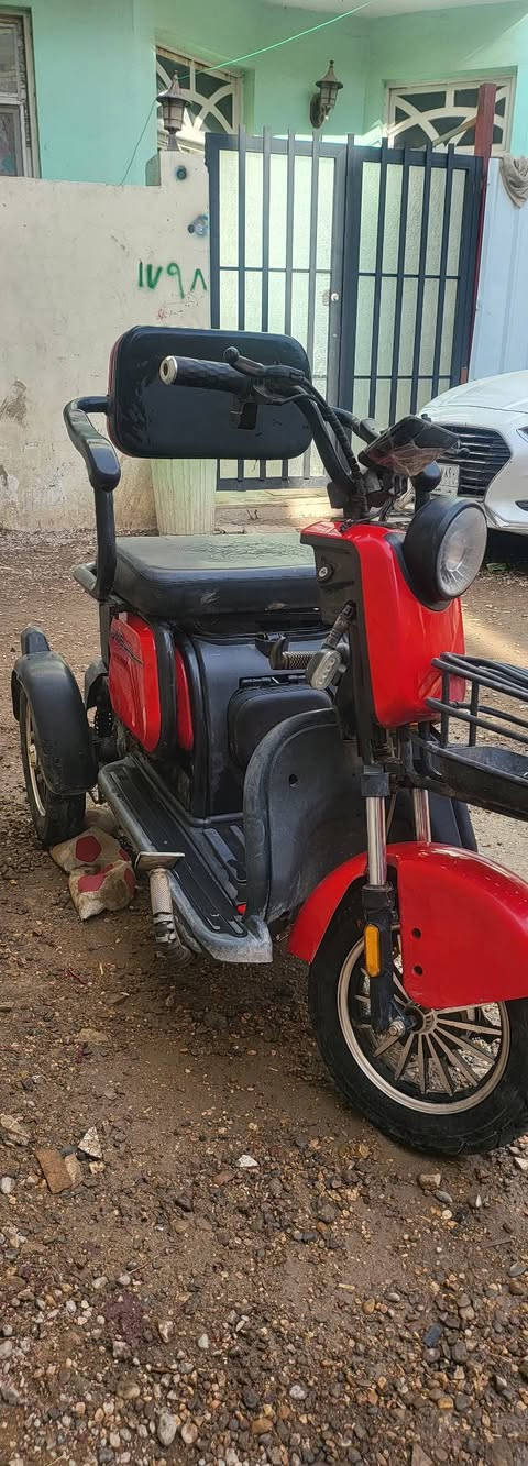 السلام عليكم دراجه شحن ثلاثيه للبيع بطاريات جدد قبل اسبوع مبدلهن نوعيه وينلي الاصليه سعرهه ٥٥٠ مكاني الكاظميه ***********
