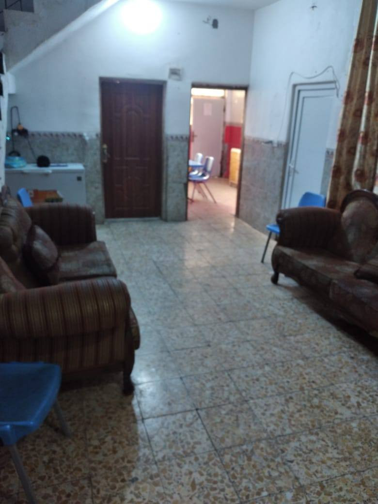 مشتمل بالدبيه الثانيه طابقين خدمات كامله ماء وكهرباء تبليط مساحه 90م  6 في 15 بسعر مناسب 65 وبي مجال للاستفسار الاتصال ***********
