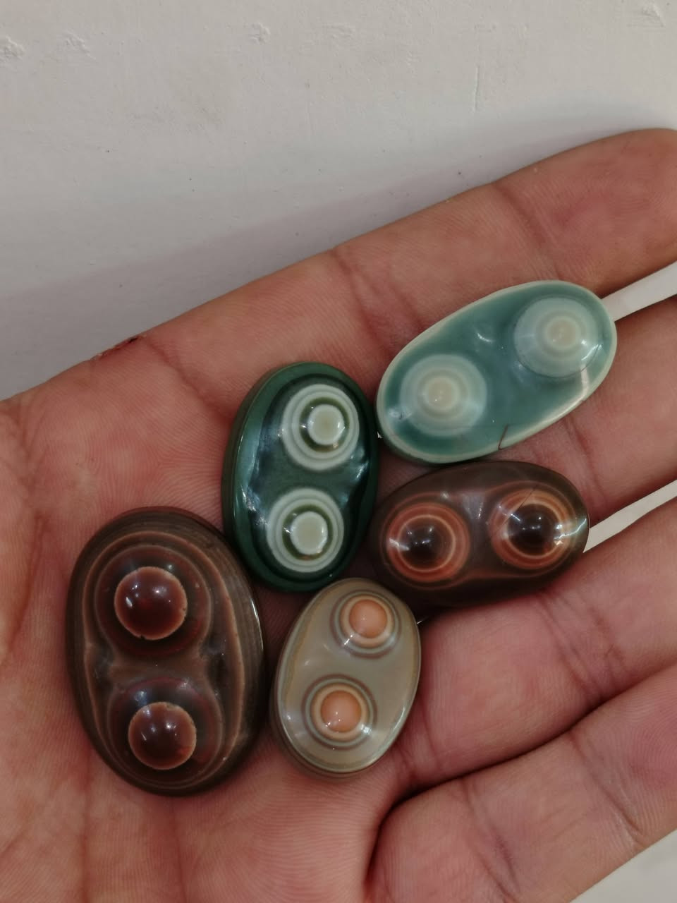 دلو حبشي عينين جزع وازعي
خرز جزع حجم راهي تواصل خاص او وتساب***********. @إشارة
