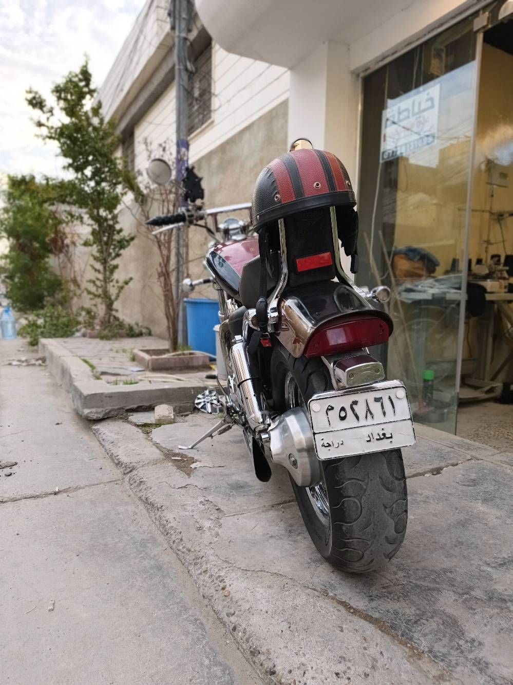 السلام عليكم سزوكي انترودر 1400cc  المكينه ‏موديل 1997 آخر إصدار بالدراجة قطعه وحيده بلعراق الدراجة تجي بنظام جاردن تبريد دهن ماشية 24,000 بريكات ديسكات امامي خلفي الكلج هيدروليك دراجة كهربائياتها كلها شغالة ما بها أي نقص دراجة رقم السنوية باسمي عليها باتري ليثيوم Bs السعر ٢٩ورقه وبيها مجال للطيبين رقم الهاتف *********** مكاني بغداد المنصور