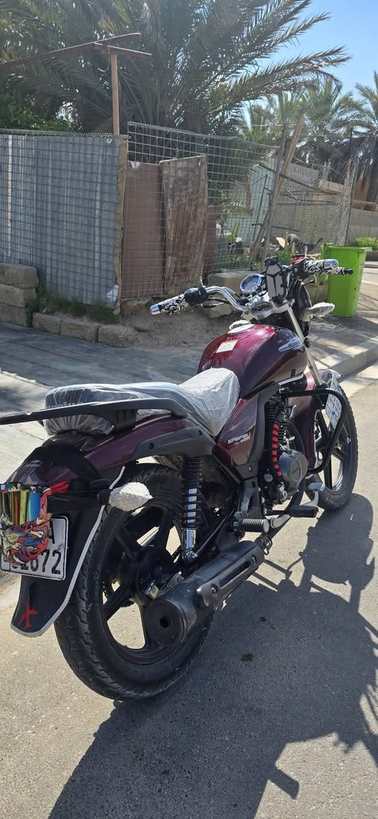 سلام عليكم للبيع هوجي كلاسك بعده جديد مسجل 
كامل رقم انكليزي سعر 2600 وبي مجال 
رقم ***********
