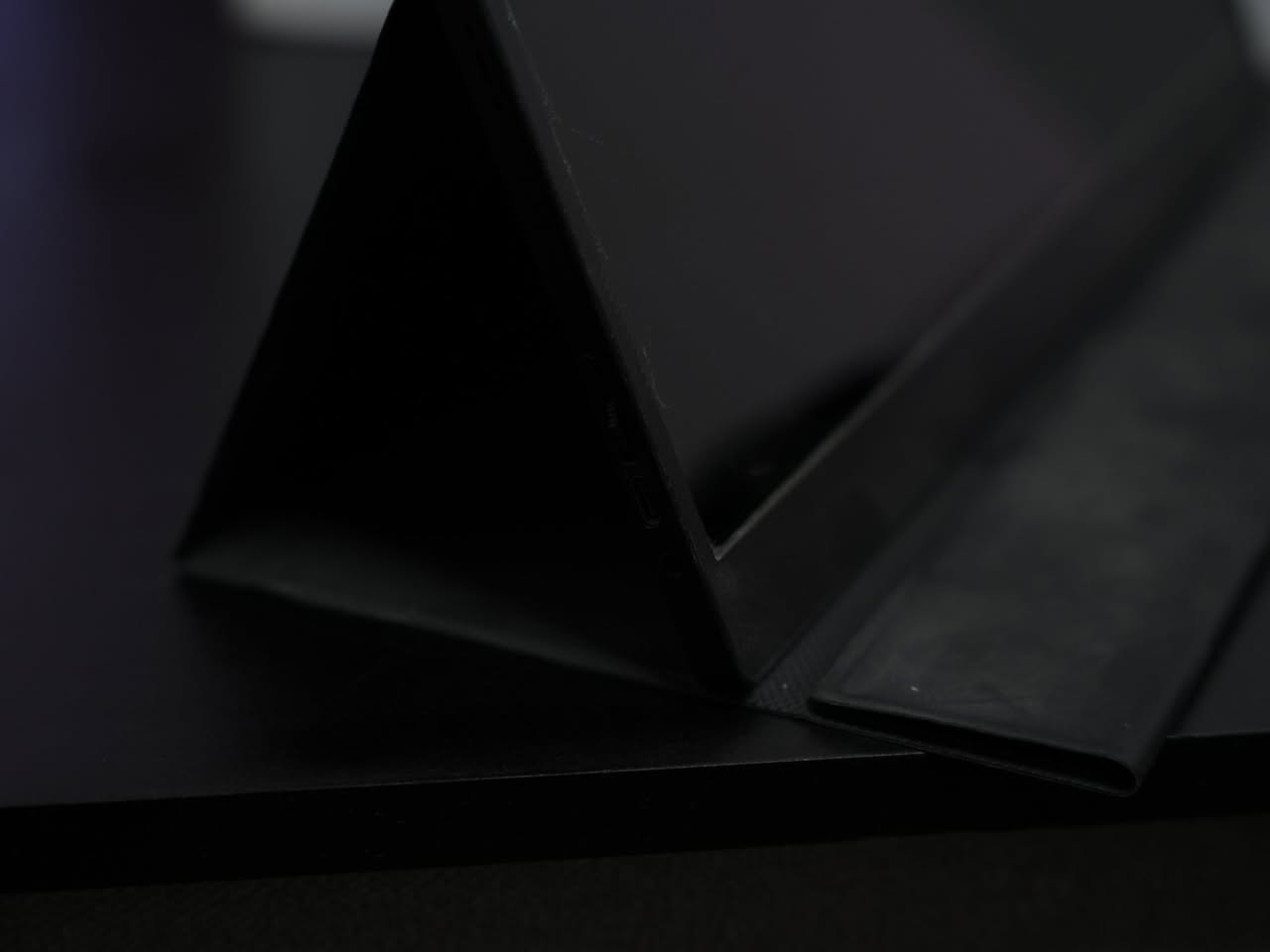 شاشة UPERFECT محمولة 15.6 إنش - تدعم اللمس (Touch Screen) - بحالة ممتازة

التفاصيل:
للبيع الشاشة المحمولة الاحترافية من شركة UPERFECT، الحل الأفضل لزيادة مساحة عملك أو للاستمتاع بالألعاب والأفلام في أي مكان بجودة عالية.

شاشة لمس ذكية: تتميز بخاصية اللمس (Touch) التي تمنحك تحكماً كاملاً وسلساً في التطبيقات والبرامج.

حجم مثالي: تأتي بمقاس 15.6 إنش، توفر رؤية واسعة وواضحة جداً مع تصميم نحيف يسهل حملها في حقيبة اللابتوب.

تعدد الاستخدامات: يمكن توصيلها بسهولة باللابتوب لتكون شاشة ثانية، أو بالهاتف الذكي، أو بأجهزة الألعاب.

جودة الصورة: ألوان واقعية وزوايا رؤية واسعة بفضل تقنية IPS.

الحالة: (اذكر الحالة هنا، مثلاً: "شبه جديدة مع الكرتونة وكافة الأسلاك الأصلية"). كالار, السليمانية


**إذا كنت صاحب هذا الإعلان وتريد حذفه لأي سبب، رجاءا أرسل رسالة إلى الدعم الفني**