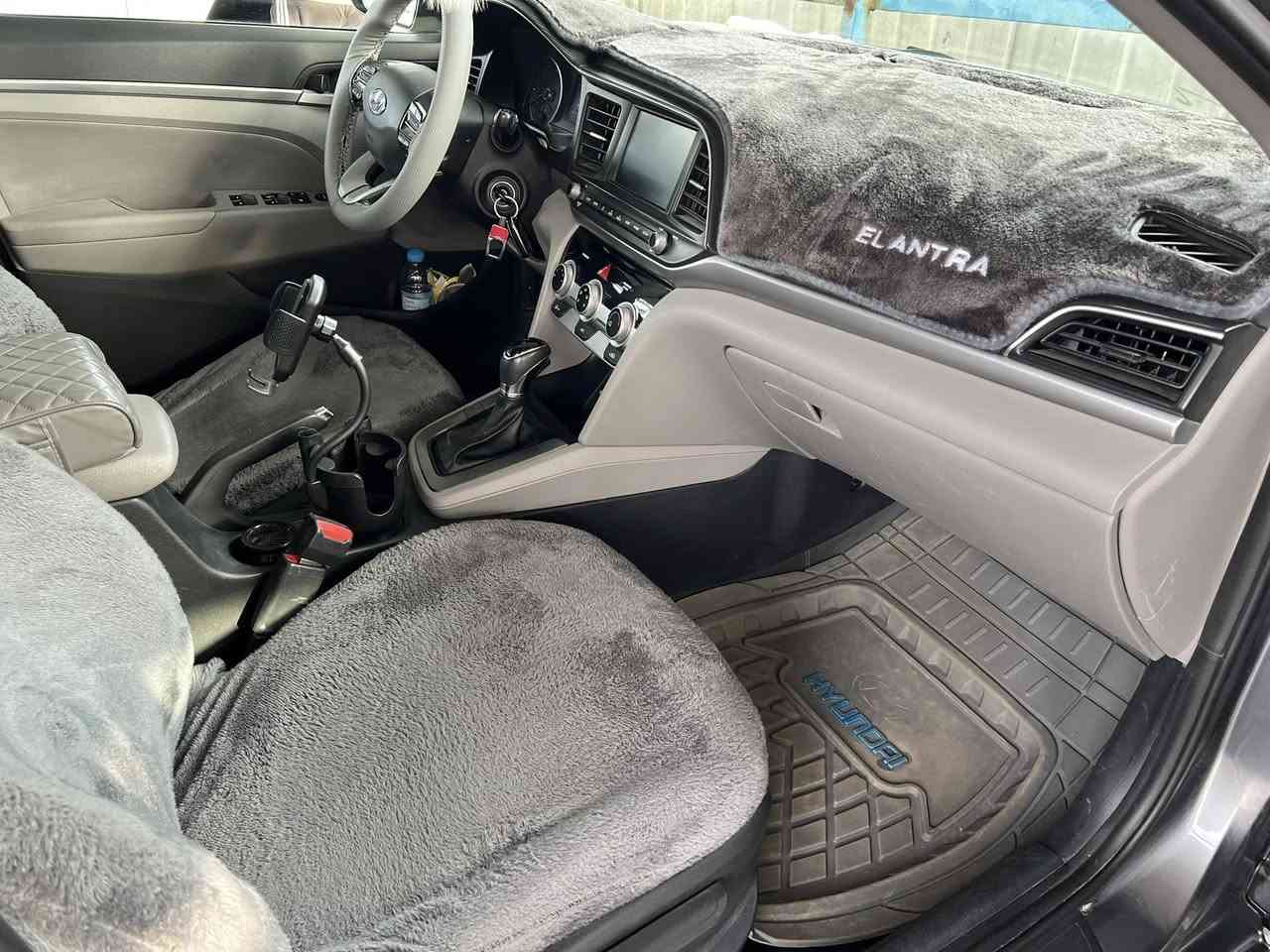 السلام عليكم  النترا  2019.  وارد امريكي سياره كفاله مرفق سونار  مع الصور  سياره جاهزه من كلشي  
مسار بين خطين 
مثبت سرعه 
 زرع عدسات لد
تبريد امامي فقط 
& ذي قار - الشطره 
***********
السعر 145
