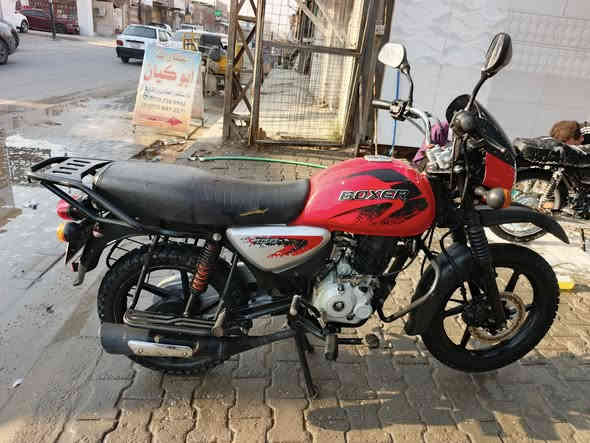 السلام عليكم . دراجه بوكسر جبلي رقم انكليزي وسنويه  سعر . مليونين وسبعمية وخمسين وبيهة مجال  دراجه ما مفتوحة بلاد . العنوان البصره . شط العرب التنومة . قرب فلكة ابو مهدي المهندس ركن شارع بيت زعير  *********** شريحة + واتساب 24 ساعه متواجد 
الدراجه مال بيت ما متعوبه ماشيه 27
