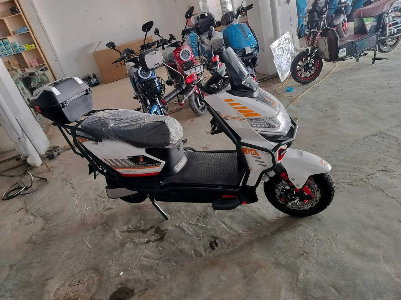 للبيع سكنس مدرع مستخدم 5ايام
فول جديد بعده 6بطاريات كله عل فحص السعر 800وبي مجال لحد يكلي مستخدم فقط 5ايام 
***********
***********
