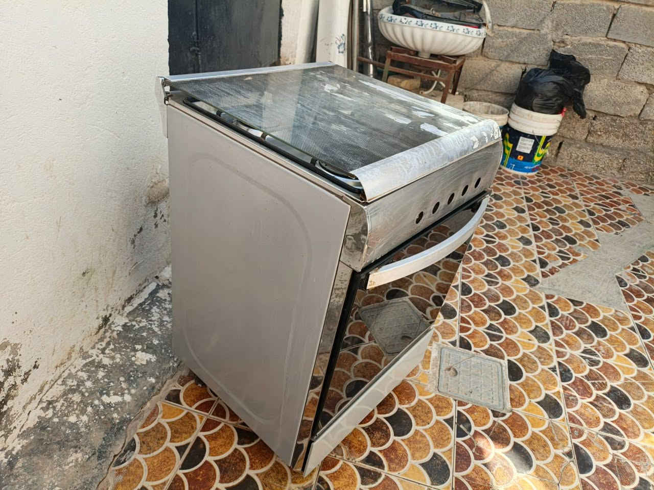 طباخ ربع عيون وفرن نضيف شوفت عينك البيع علواني ديوانيه سعره 80 وبي مجال حك جيه الموشراي لا يكسر بي  رقم واساب فقط(‏‪***********‬‏) وخاص مفتوح
