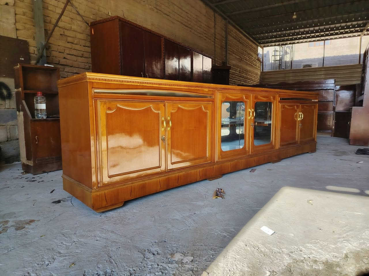 #للبيع 
غرفه السعر 650
بوفيه 3مترات ونص حطاطه درجه اولى السعر 250

العنوان 
الرمادي_ الخمسه كيلو_ الشارع الخدمي_ مقابل زنود الست الحمداني 
للتواصل
***********
