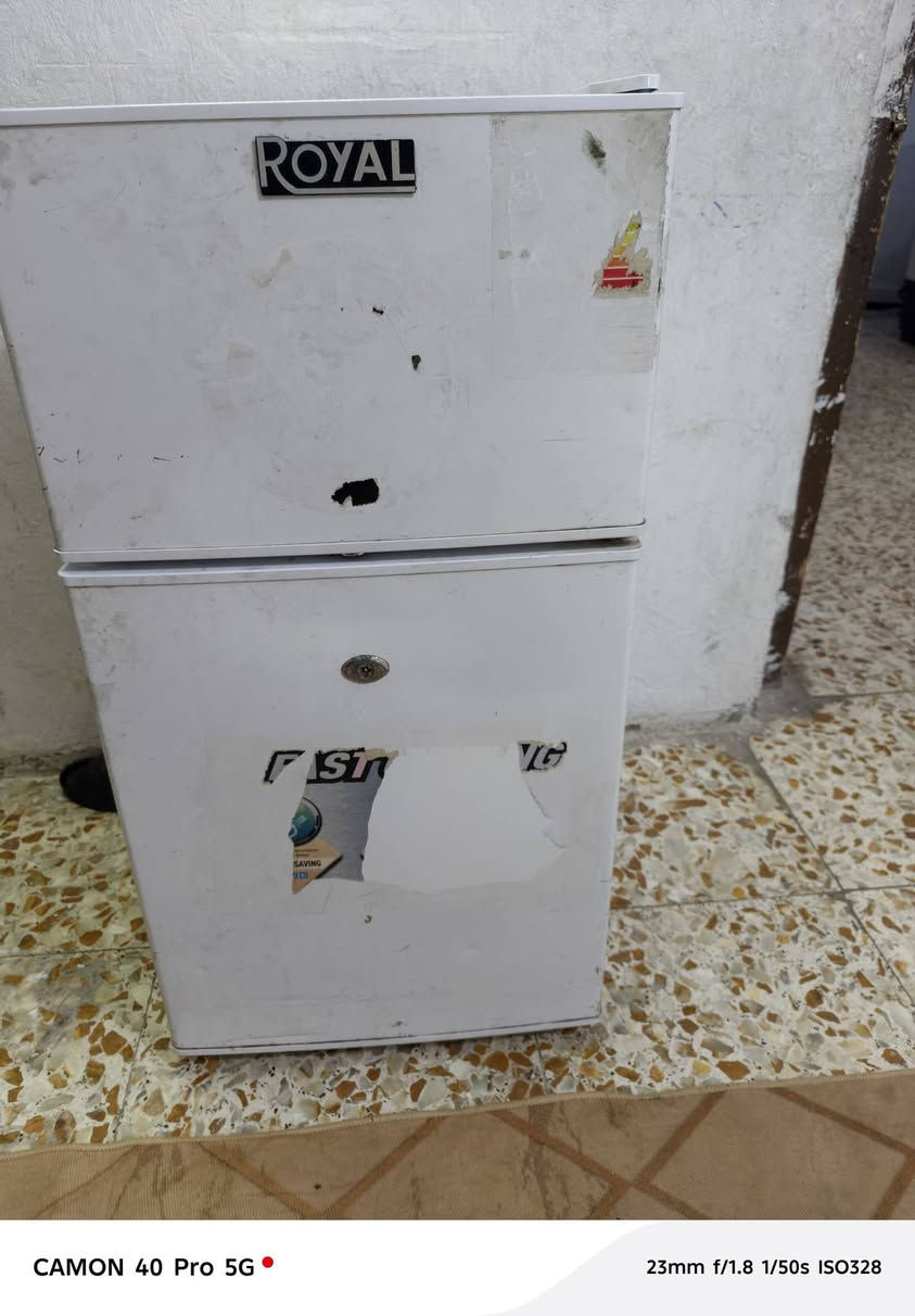 ثلاجه صغيره حلوه ونظيفه شغاله فيها صوت بالماطور خمس دقائق ويقطع الصوت مكاني بغداد نهايه الشعله منطقه الدهنه السعر 75 وبيها مجال‏‪***********‬‏
