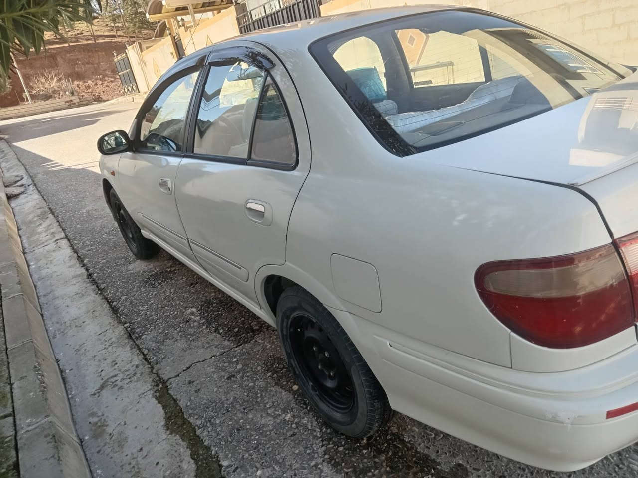 نیسان سنی مۆدیل 2003یابانی گێڕعادی سێ پارچە ی سبوغە بێ داخیلی سە نە وی ئە سلی لە گە لە بە شە رتی ئە ولیات سە عری 45گەڵاو کە مێڮ مجال شوێن قە زای حە ریر *********** أربيل, العراق
