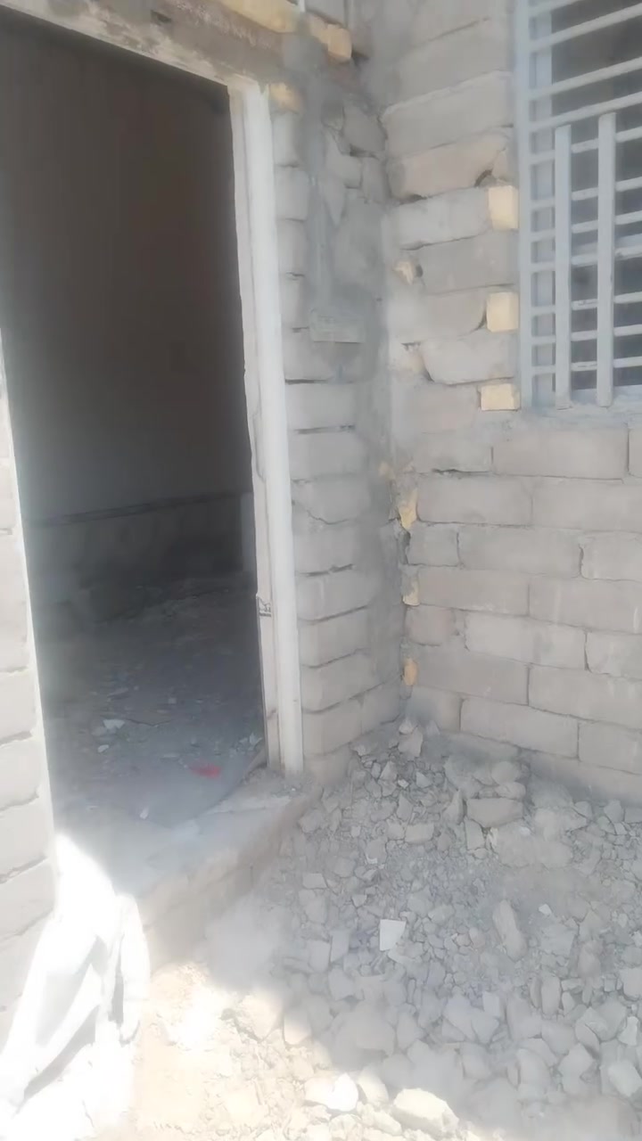 بيت للبيع مساحه ١٥٠متر طابيقين طريق المشايه عمود371 قريب على جسر الحديدي ***********
