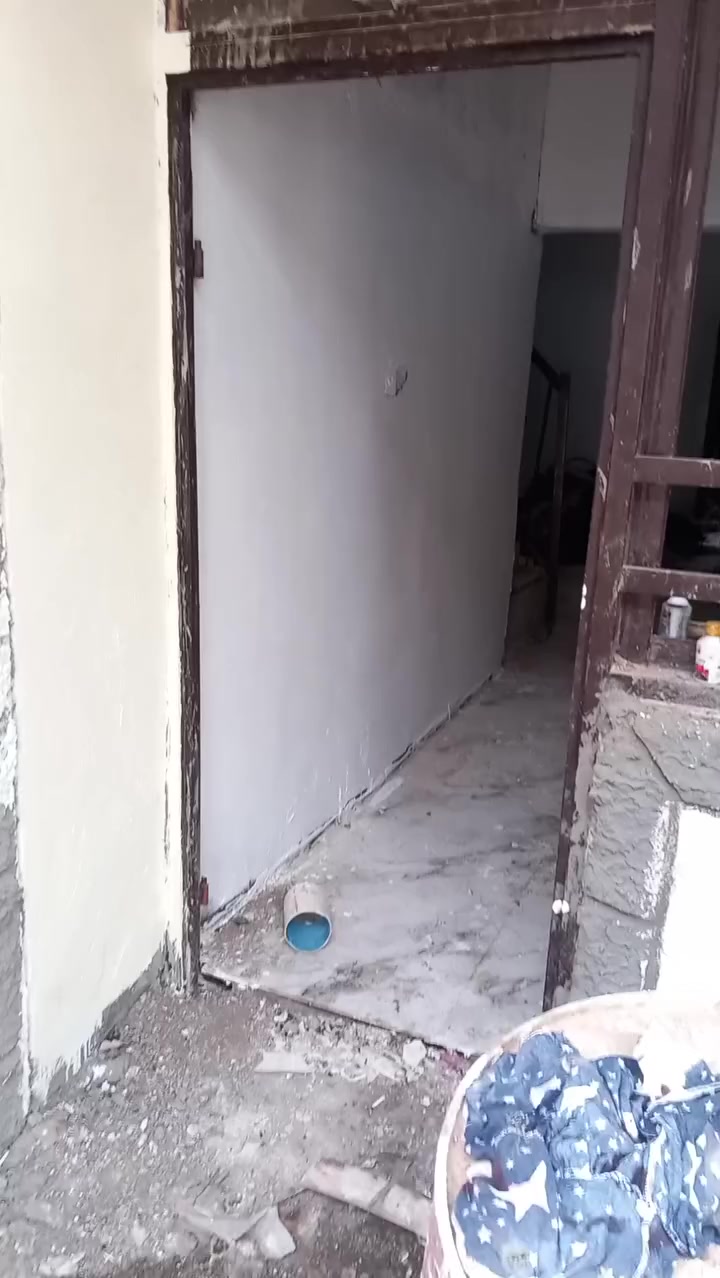 سلام عليكم ورحمة الله  مقاولات عامه كرسته وعمل كل مايخص البناء والترميم لدور القديمه شغل درجه اوله جميع احيا كربلا *********** يوجد وساب وسعار جدا مناسبه
