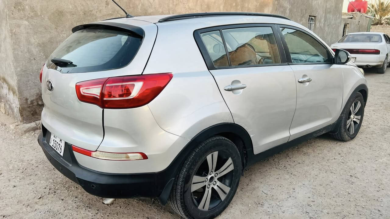 كيه سبورتج موديل 2012خليجي مصبوغ حزام
بيها ضربه بصيطه  رقم  ذي قار دولي بسمي تحويل 

حداديه زينه تخم تايرات (عته بلكير) بس سياره وين ماتريد تمشي كلشي مابيها  محرك دوش المرغوب 

تبريد شغال سعرها 125وبيها مجال بصيط الشراي 

مكان سيارة الناصريه القلعه سكر 

***********
