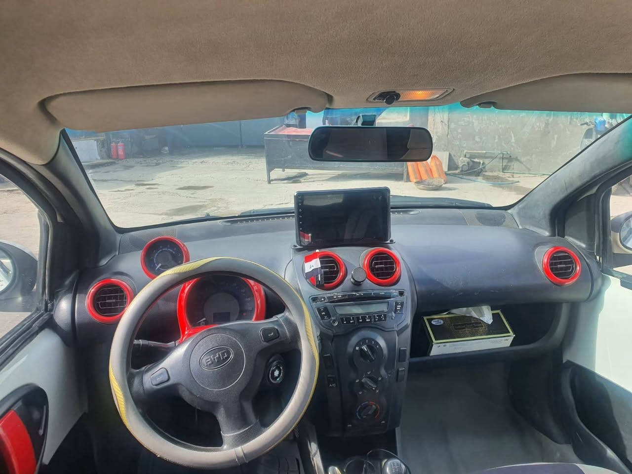 Byd f0  السيارة كاملة من كل النواحي موديل 2013 لون ابيض تبريد وبطارية ومحرك وكير وتايرات ورديتر حتى المي زيتي  كله جديد حدادية جديده بصمة شاشة كلج جديد السيارة مسويلها صيانة عامة حتى للبخاخات والحساسات  والبلكات كله جديد السعر 38ورقة وبيها مجال قليل السيارة بأسمي رقم انكليزي ..

اخوان مكلف بالنشر وهذا رقم صاحب السيارة ***********
