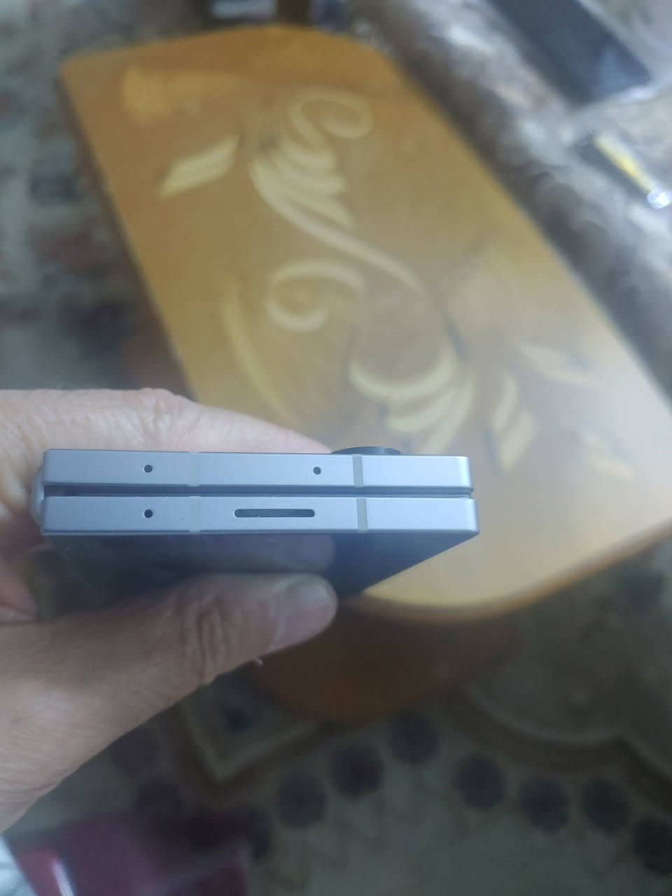 سامسونك فولد 6 ذاكرة 256 رام 12 النسخه الكوريه والتي تشبه الى حد بعيد التسخه العالميه نظيف جدا من غير ملحقات بيه بس الظهر جزء بسيط جدا اللون كاسح بسبب الكفر موضح بالصور والفيديو
السعر 750 الف قفل 
فقط الي يناسبه السعر يتصل على 
***********
