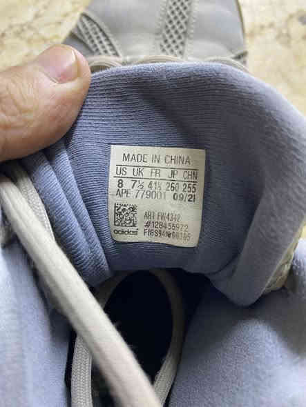 السلام عليكم
حذاء اديداس باله اصلي 
قياس 41
سعره 20 الف 
مكاني بغداد بلديات 
رقمي ***********
توصيل موجود
