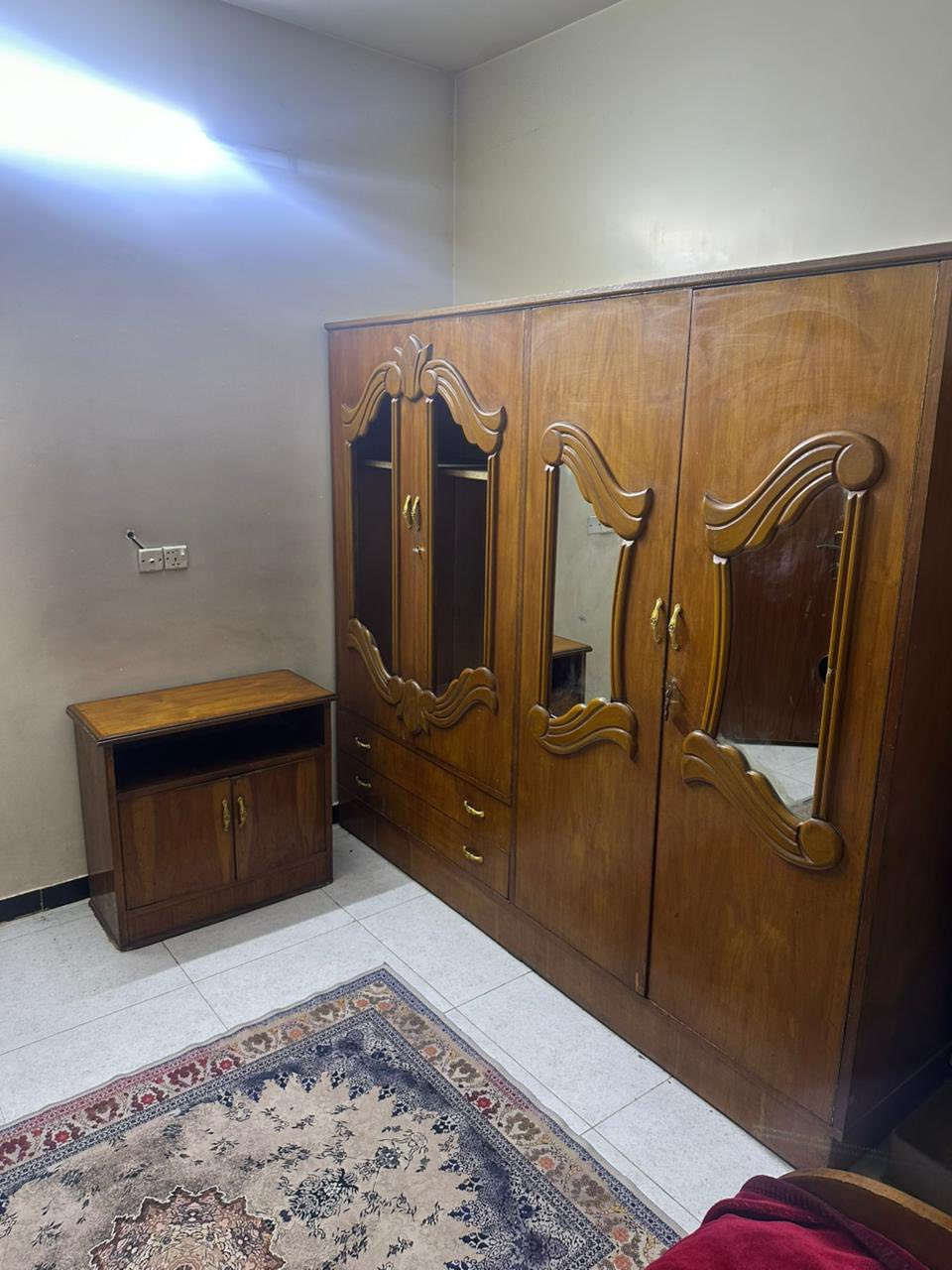 سلام عليكم غرفه أخشاب للبيع صاج عراقي للتواصل على رقم التليفون ‭٠٧٧١ ٨٠٩ ٢٣٦٧‬ 
السعر ٤٠٠ وبيه مجال للبيع
