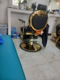 كرسي حلاقة جديد للبيع بغداد جديدة٠٧٧١١٠٨٣١٥٥
