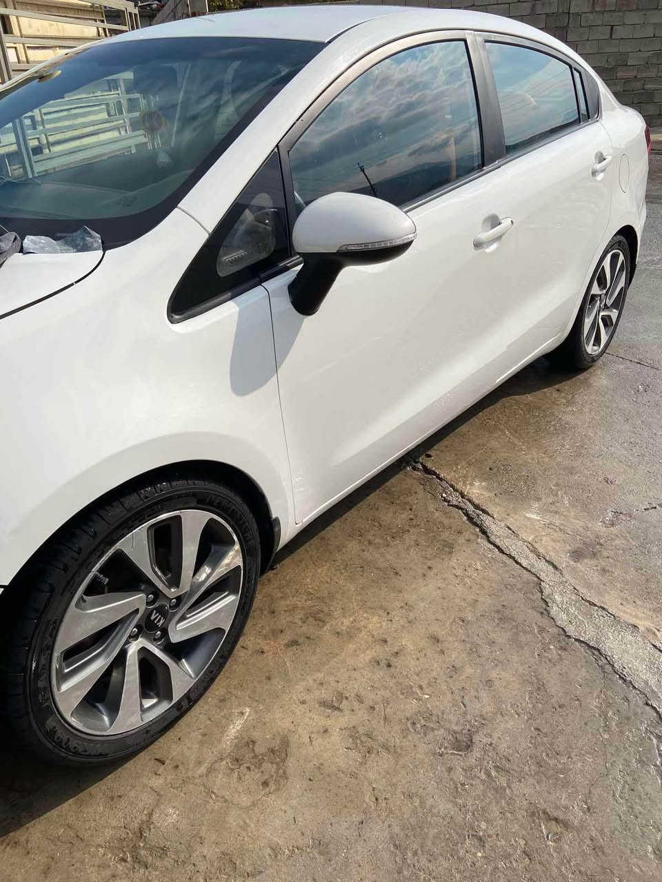 كيا ريو موديل ٢٠١٦ سه ياره كه نمونه يه له جوانى پاكى بى مه سروف بي ته قه و  ره قه ناو جلده ناو قه يسى فوله به س سلايت نيه ٤ جام ئوتو  بي بوياغ به س ٢ پارچه ى بيلاد گوراوه ايرباگ سوكان ده ژبول ته قيوه ماوه ى رويشتن ١٢٠ هزار كيلومتر رويشتوه سه نه وى به سه ر چوه  ژ.م*********** أربيل, العراق
