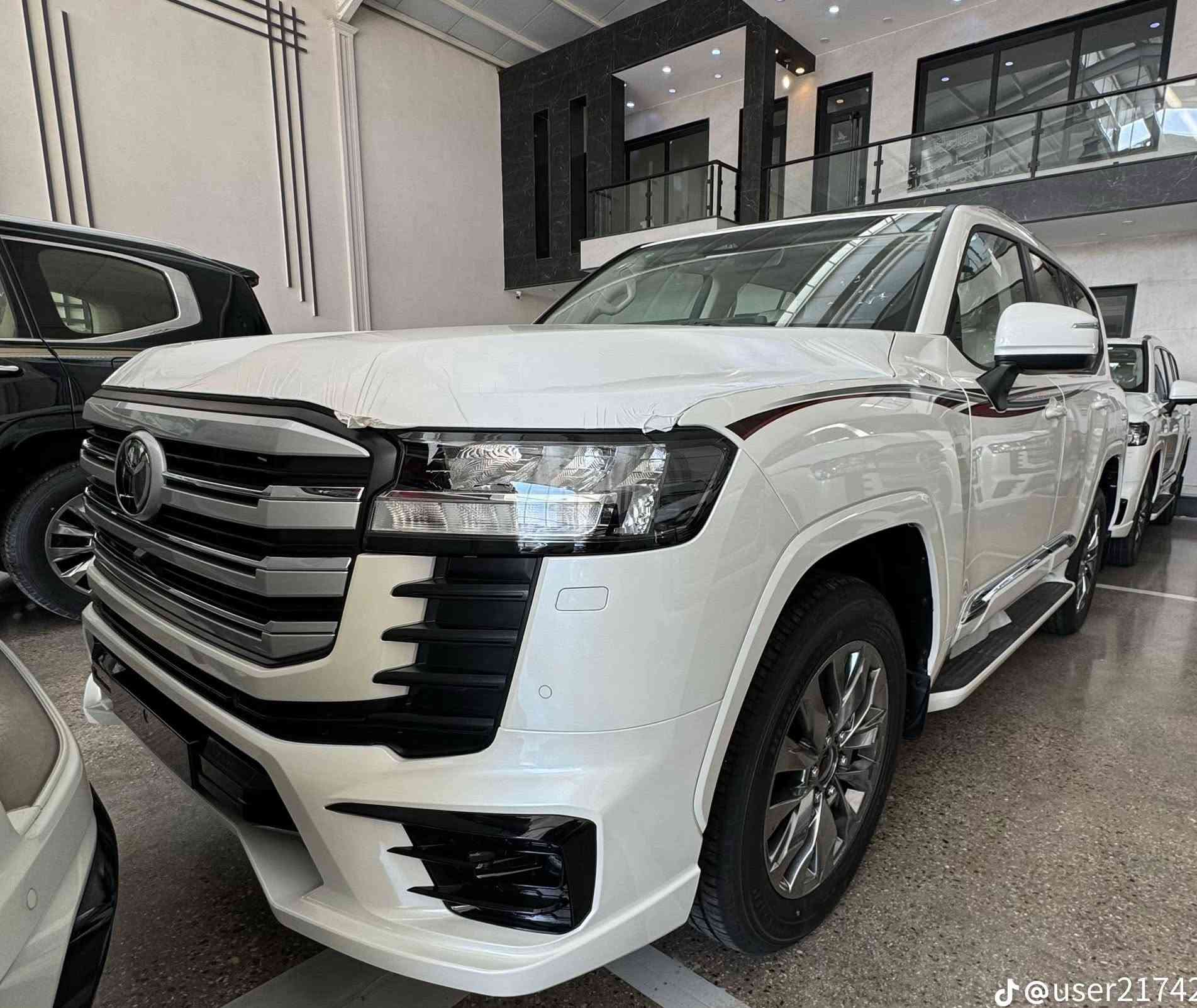 السلام عليكم 
البيع لاندكروز  ٢٠٢٥ بريم اصل  زيرو ماشي فقط ٨٠٠ كيلو
مغلفه  ppf تنفس طبيعي
جي اكس ار لمتدد اصل 
ابواب شفط ٥ كامرات  
مكاني بغداد 
والصور مالته من اخذته من الشركه 
بسمي ورقم بغداد 
مكاني بغداد

‭***********‬
