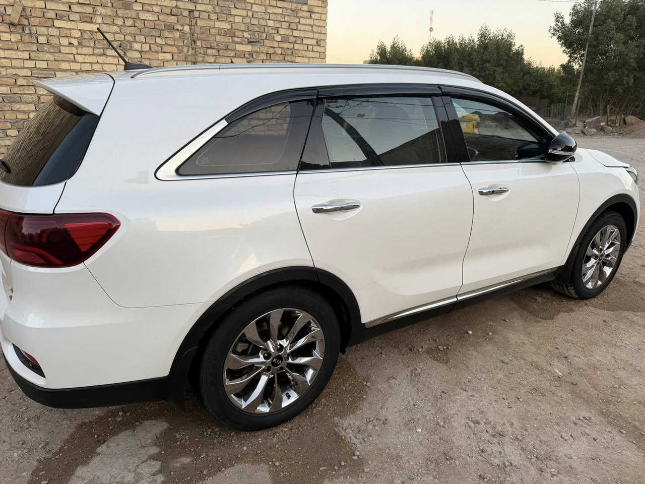 اسلام عليكم سورنتو 19 مكفوله من صبغ و بارد و تبديل بيه شدوخ بصيطه مكحله محرك و كير مكفولات ع وضع الشركه 6 سلندر ماشيه 90 رقم اربيل مميز سنويه بسمي موصفات السياره كشانه جلد كهرباء 7 راكب 3 قطع تبريد بردات خلفي كامره دوار 360 سياره بعد احلا من الصور شدتين و 28 ورقه بيه مجال بصيط مكان السياره فلوجه 
***********
***********
